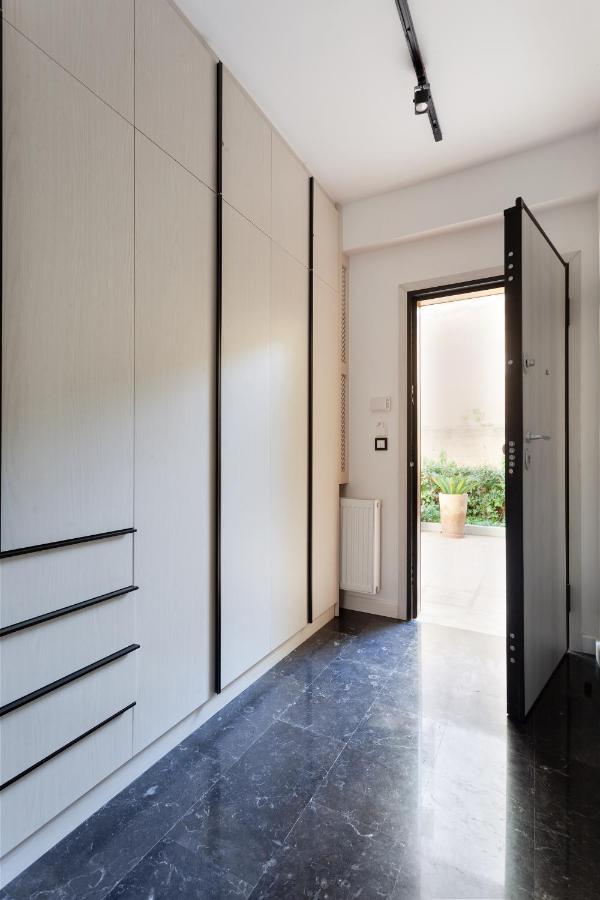 Seaside Apartment By Flisvos Marina Atenas Exterior foto